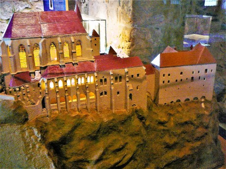 28 hrad a klášter-1575
