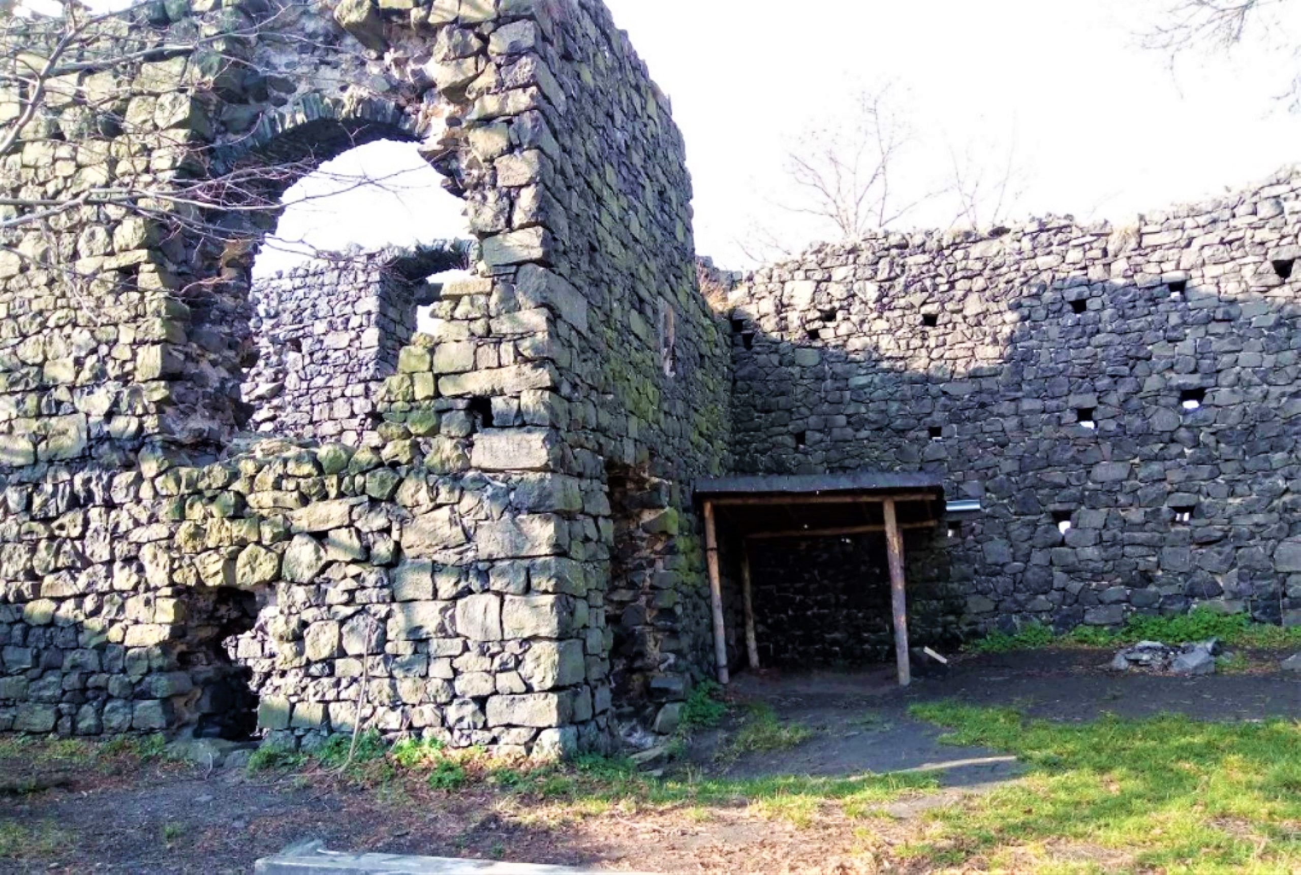 17 hradby