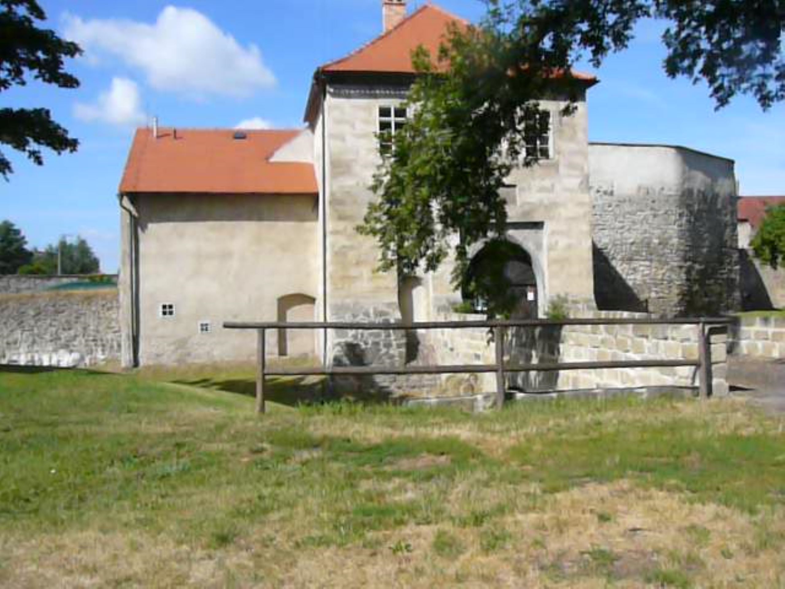 8 hrad Lipé 1
